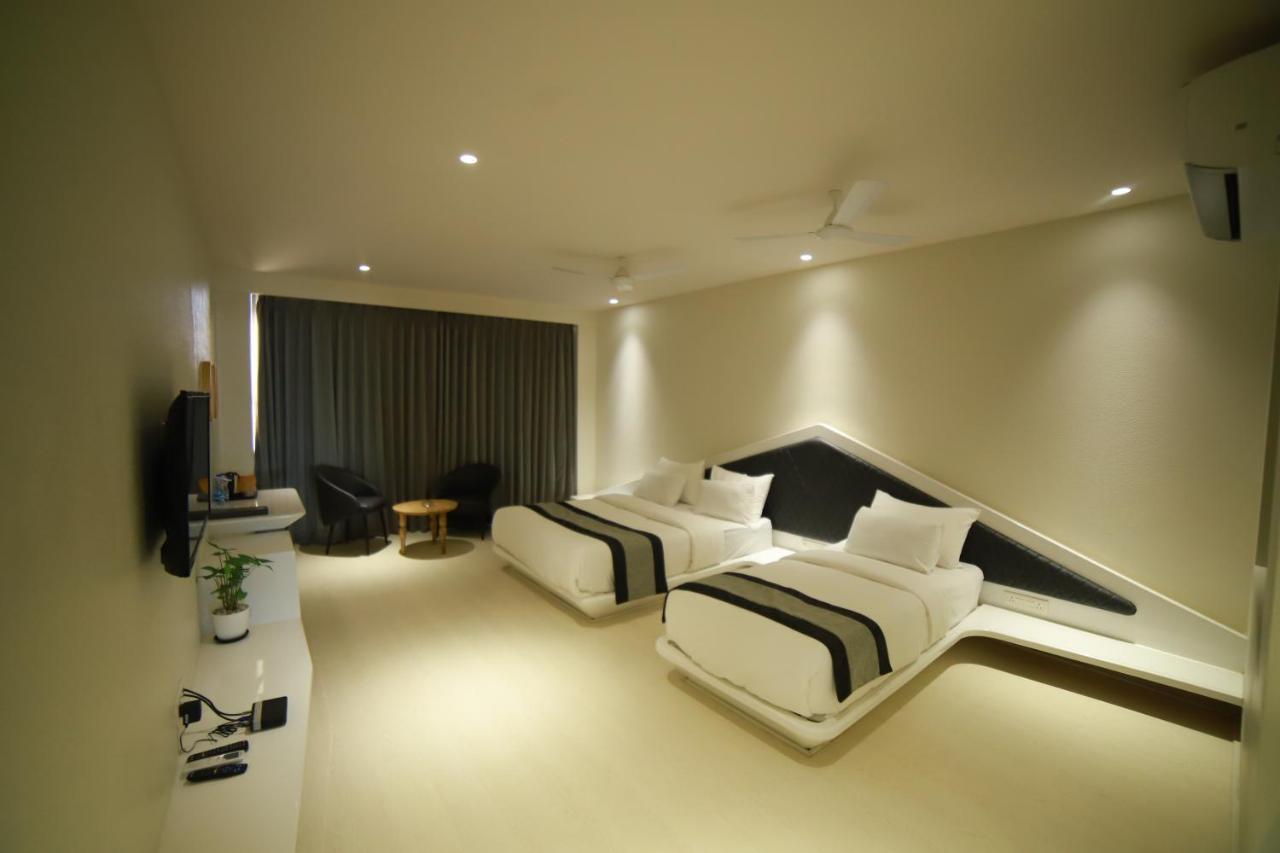 Hotel Brij Residency Top Selling , Lātūr المظهر الخارجي الصورة